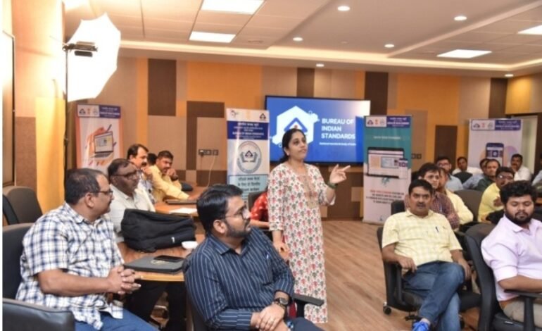 भारतीय मानक ब्युरो, बीआयएस ने महाराष्ट्रातील पाच जिल्ह्यांमधील शाळा/महाविद्यालयांमध्ये स्थापन केलेल्या स्टँडर्ड क्लबच्या मार्गदर्शकांसाठी दोन दिवसीय प्रशिक्षण कार्यक्रमाचे केले आयोजन