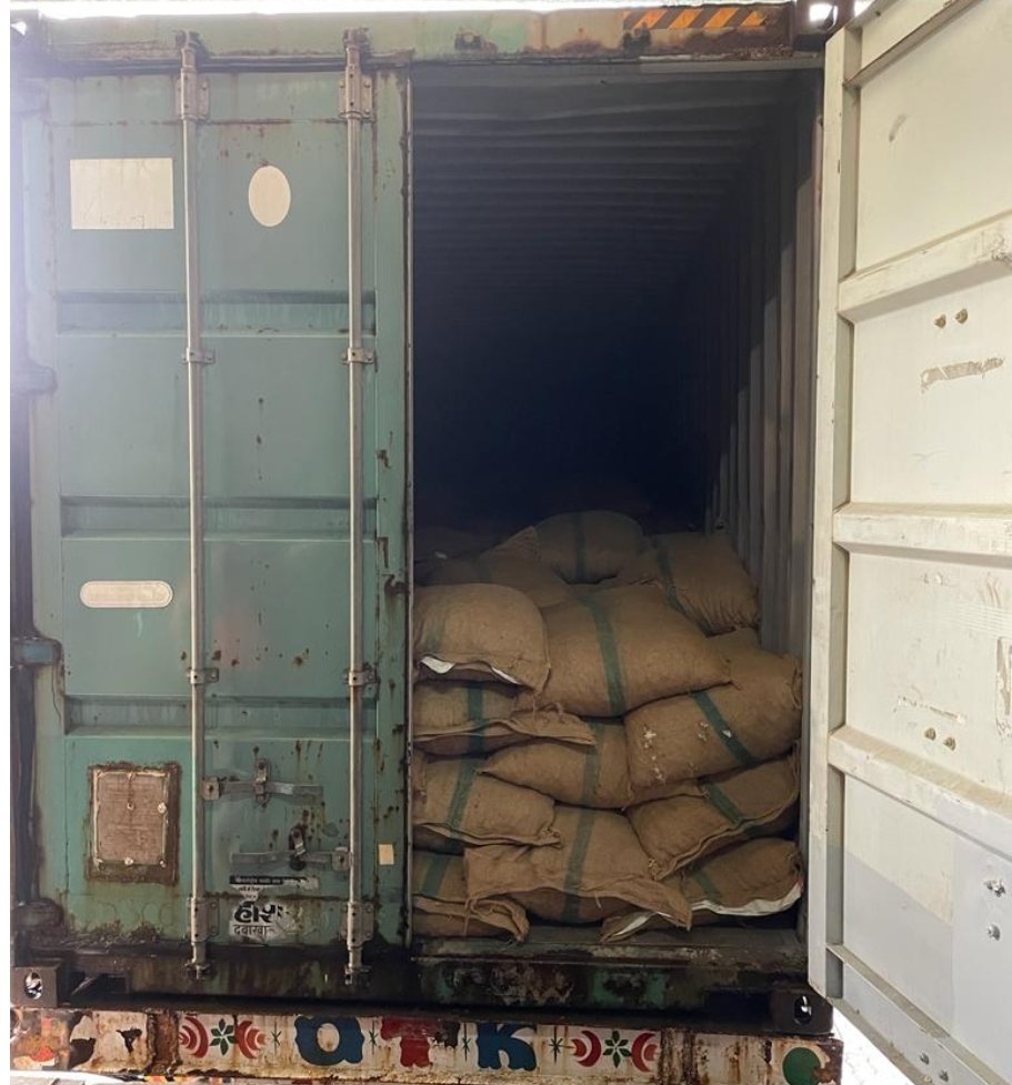 सुपारीची अवैध तस्करी करणाऱ्या टोळीचा महसूल गुप्तचर संचालयाने लावला छडा, पाच जणांना अटक