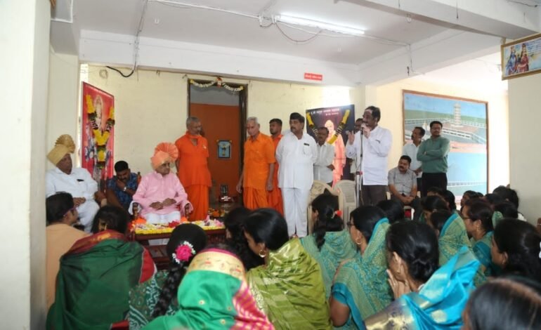 माणसाने माणसा सारखे वागणे हा कानमंत्र देत विश्वचैतन्य प. पू. श्री. सद्गुरू नारायण महाराज तथा आण्णा महाराज यांनी दिला उर्जा मंत्र