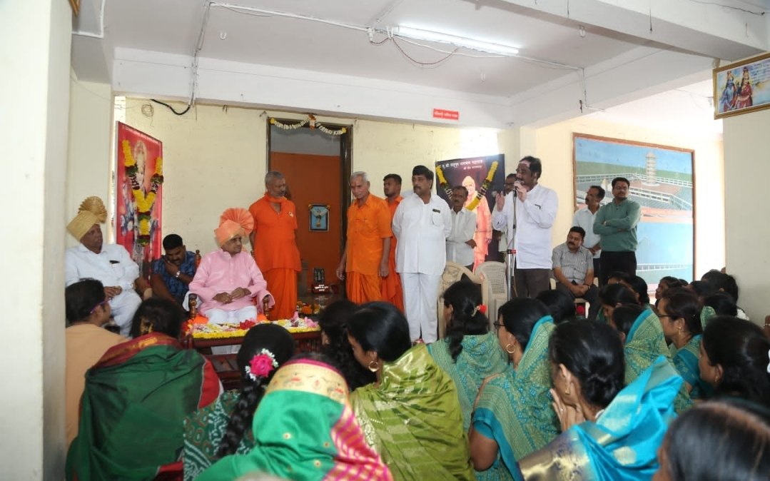 माणसाने माणसा सारखे वागणे हा कानमंत्र देत विश्वचैतन्य प. पू. श्री. सद्गुरू नारायण महाराज तथा आण्णा महाराज यांनी दिला उर्जा मंत्र