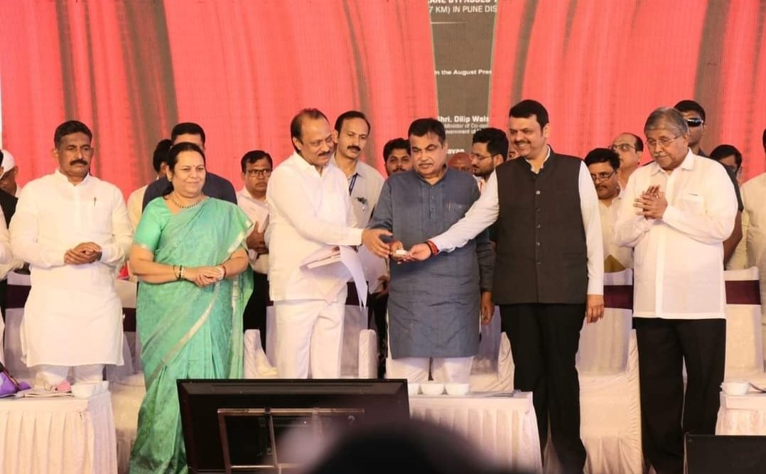 एनडीए चौकातील रस्ते विकास प्रकल्पाचे केंद्रीय मंत्री नितीन गडकरी यांच्या हस्ते लोकार्पण