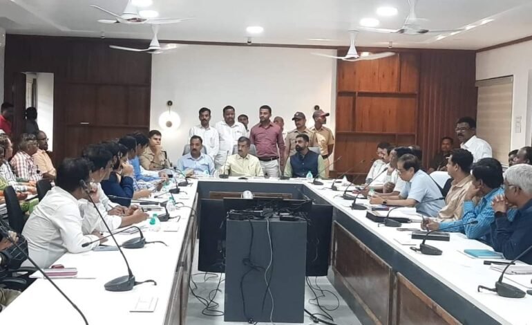 प्रकल्पग्रस्तांचे प्रश्न सोडविण्यासाठी विशेष शिबीरांचे आयोजन करा पालकमंत्री शंभूराज देसाई