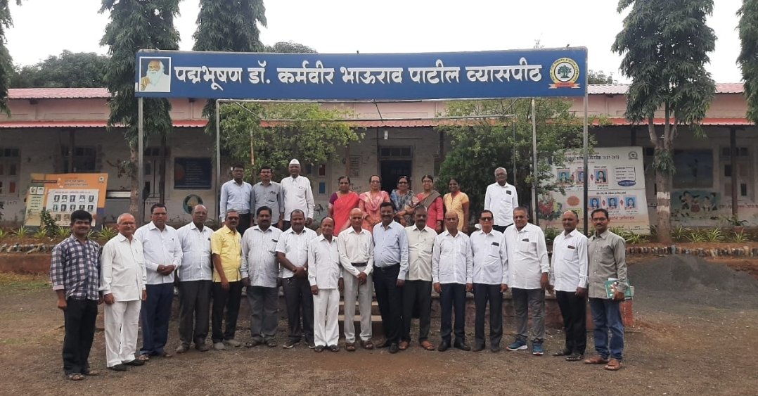 माजी शिक्षकांचा रंगलेला स्नेहमेळावा