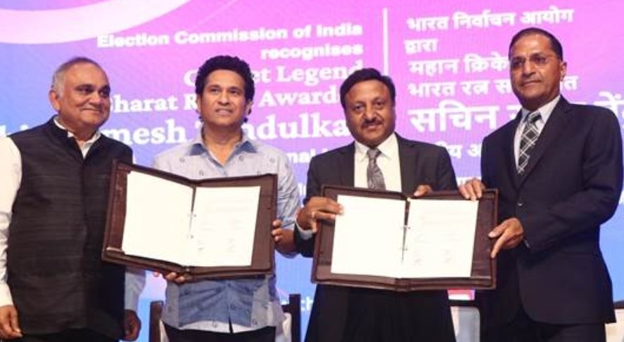 क्रिकेटचा देव मानले जाणारे, भारतरत्न सचिन तेंडुलकर यांनी आज भारतीय निवडणूक आयोगाचे नॅशनल आयकॉन म्हणून आपली सेकंड इनिंग्ज केली सुरू