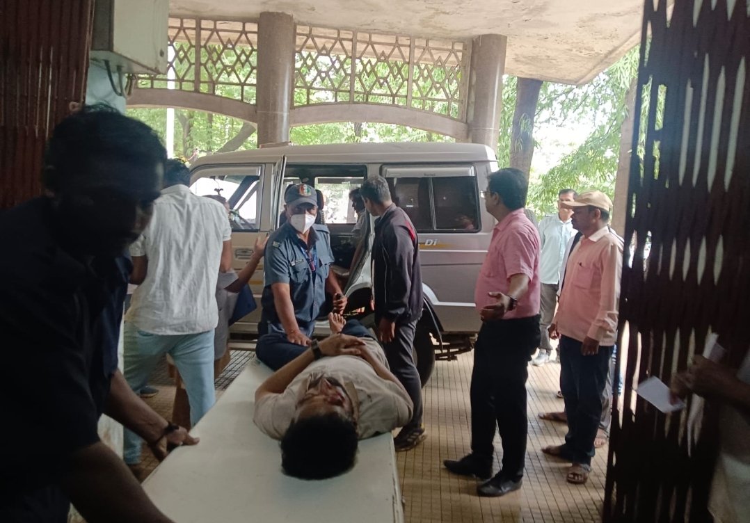 तहसीलदार राजेश जाधव यांनी केली अपघातग्रस्तांना मदत मदतीमुळे मिळाले तात्काळ उपचार
