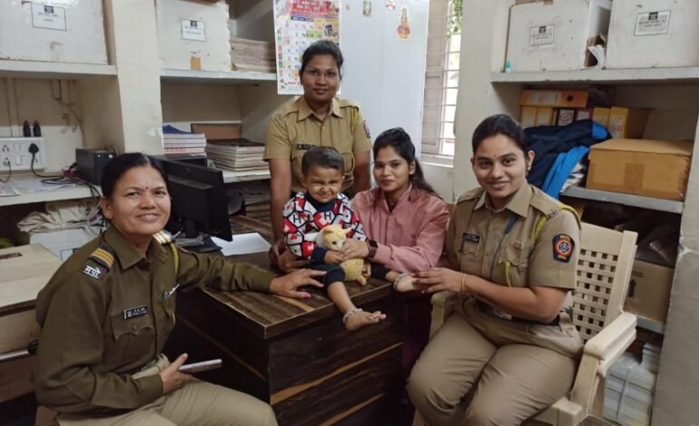 पोलिस भगिनी झाल्या मैय्या यशोदा