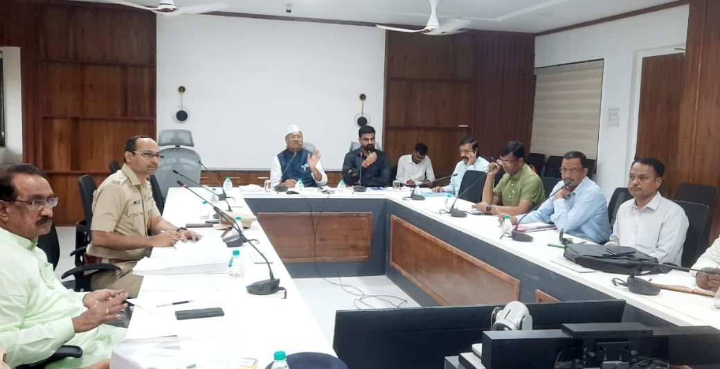 जिल्ह्यातील अपघातांचे प्रमाण कमी करण्यासाठी उपाययोजना करा – खासदार श्रीनिवास पाटील