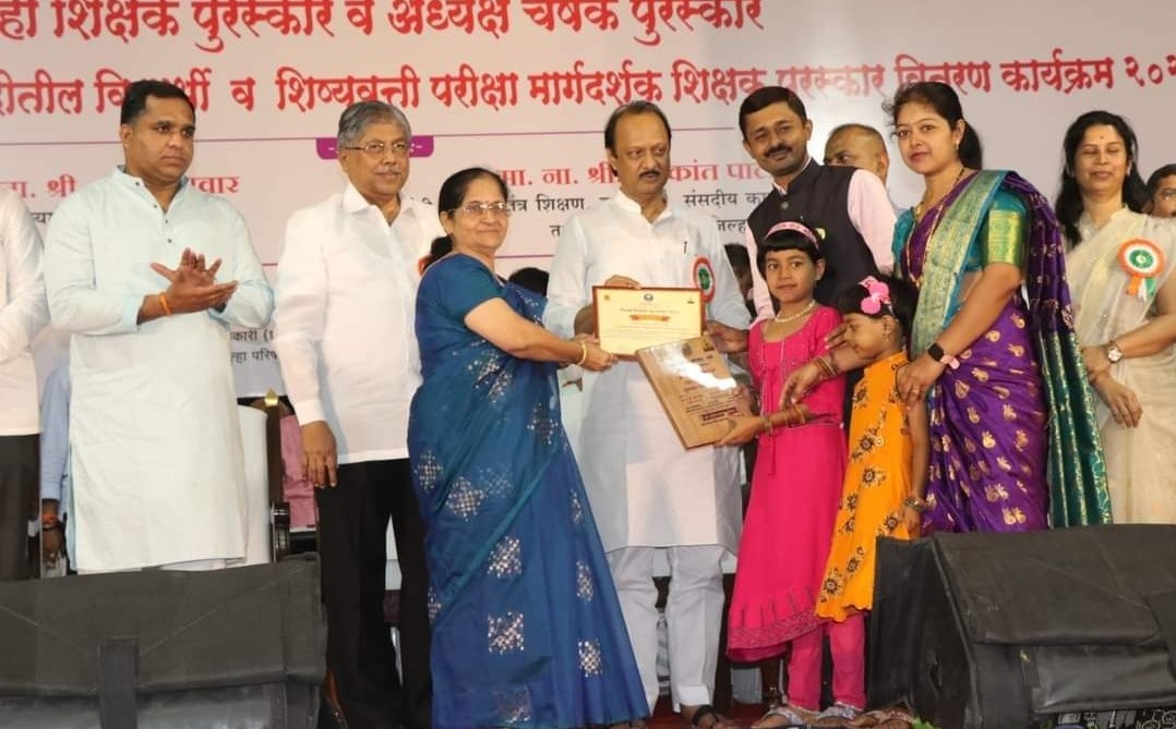 शिक्षक आणि पालकांनी चारित्र्यसंपन्न पिढी घडविण्यासाठी योगदान द्यावे – उपमुख्यमंत्री अजित पवार
