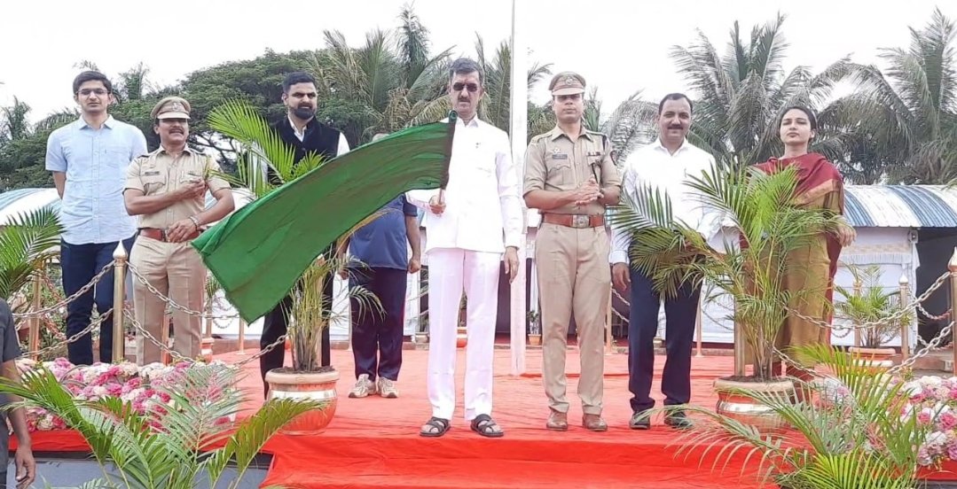 पोलीस दल अद्ययावतीकरणासाठी साधन सामुग्रीचे पालकमंत्री शंभूराज देसाई यांच्या हस्ते हस्तांतरण ग्राम सुरक्षा यंत्रणा शुभारंभ