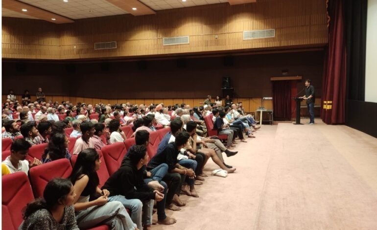 4k रिझोल्यूशनमधील चित्रपट पाहिल्यानंतर विजय आनंद यांचे चिरंजीव वैभव आनंद यांनी एनएफडीसी -भारतीय राष्ट्रीय चित्रपट संग्रहालयाला दिली भेट