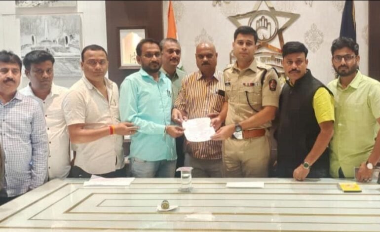 पत्रकार सुजित आंबेकर यांना वारंवार येणाऱ्या धमक्या प्रकरणी पोलिस अधीक्षक यांना पत्रकारांनी दिले निवेदन