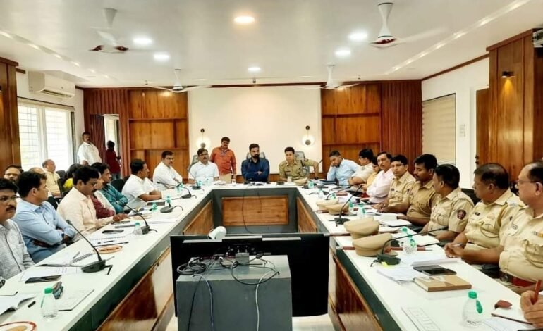 पोलीस व महसूल विभागाने निवडणुकीसाठी समन्वयाने काम करावे – जिल्हाधिकारी जितेंद्र डूडी