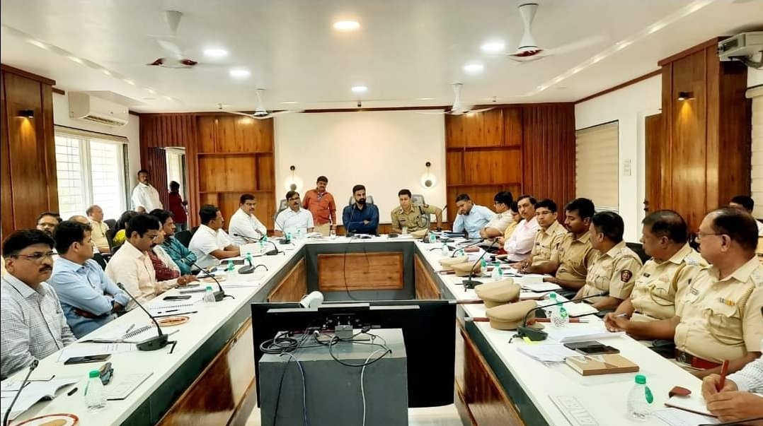 पोलीस व महसूल विभागाने निवडणुकीसाठी समन्वयाने काम करावे – जिल्हाधिकारी जितेंद्र डूडी