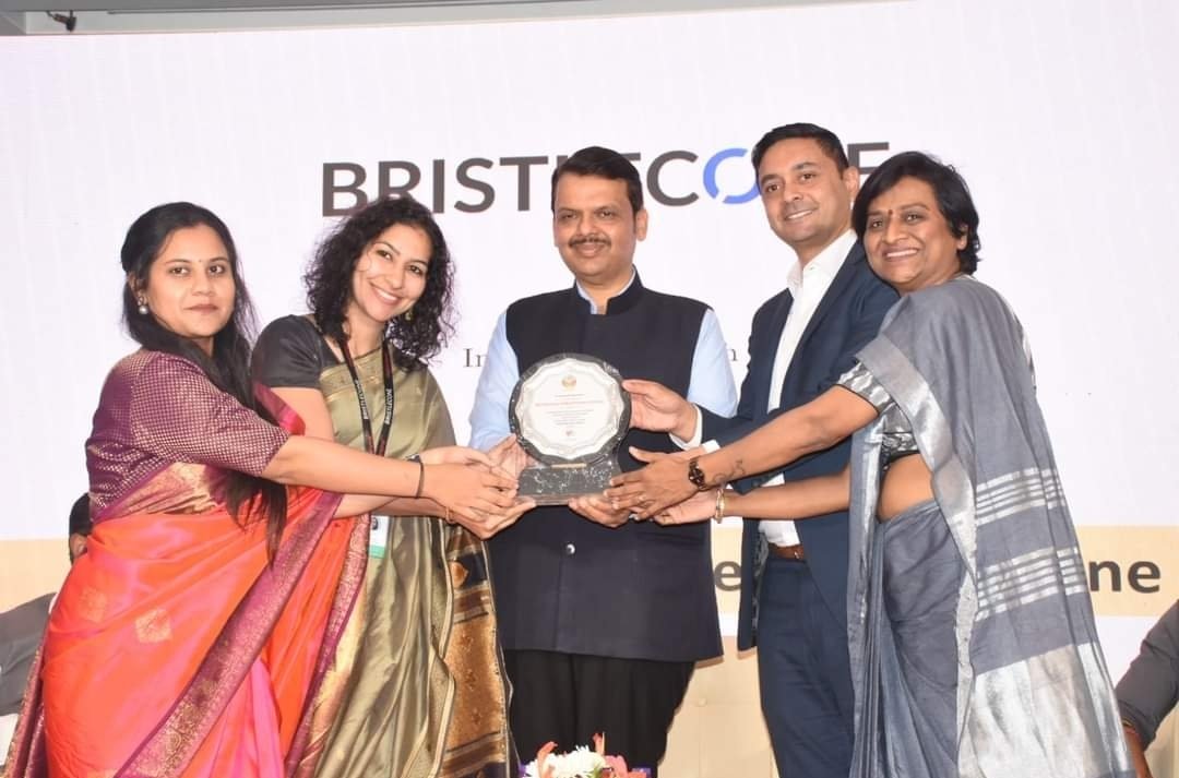 विकासाला मानवी रुप देत मानवी जीवनात परिवर्तन घडवून आणण्याचे कार्य उद्योग आणि स्वयंसेवी संस्थांनी करावे – उपमुख्यमंत्री देवेंद्र फडणवीस