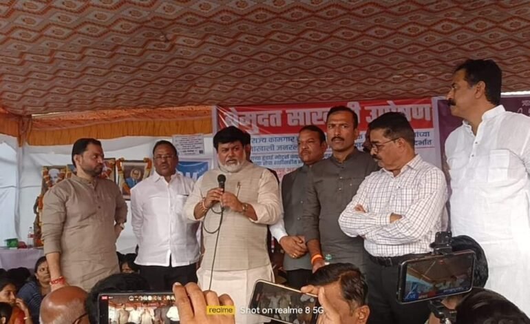 जनरल मोटर्स एम्प्लॉई युनियनच्या उपोषणकर्त्या कामगारांना उद्योगमंत्री उदय सामंत यांची भेट