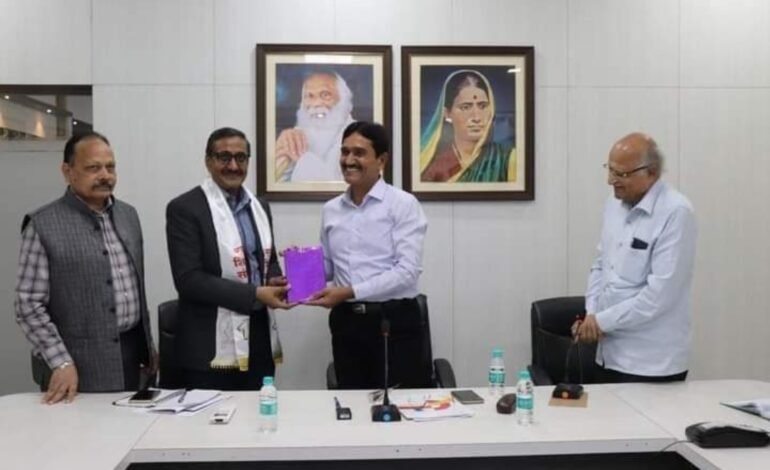 रयत शिक्षण संस्थेस केंब्रिज विद्यापीठाच्या शिष्टमंडळाची भेट.