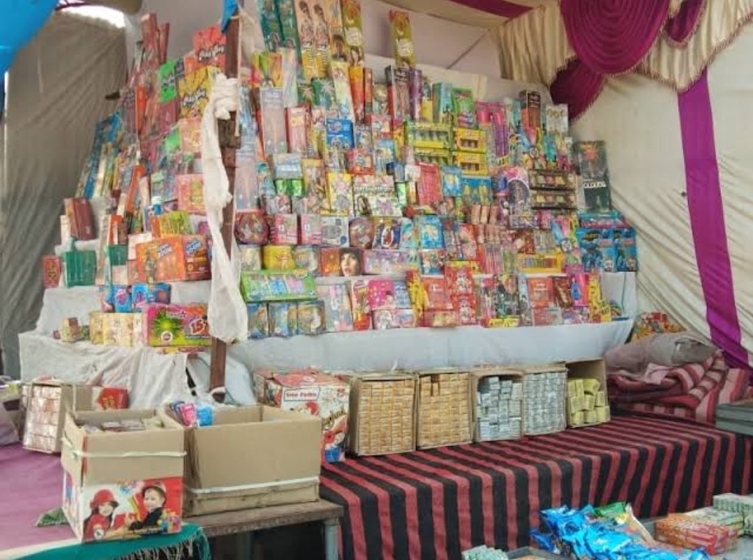 विना परवाना फटाका स्टॉलवर कारवाई होणार – तहसिलदार राजेश जाधव