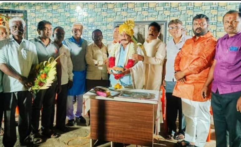 तांदुळवाडी येथे जिवलग मित्र मंडळ व्हॉटसाप ग्रुपच्या वतीने नंदकिशोर निळकंठ यांचा सत्कार संपन्न