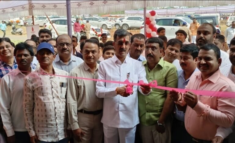 पालकमंत्री शंभूराज देसाई यांच्या वाढदिवसाचे औचित्य साधून आरोग्य शिबीराचे आयोजन