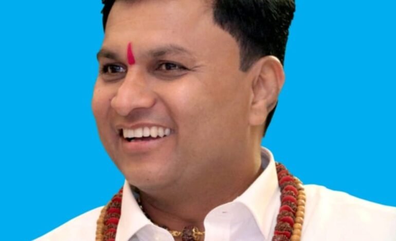 किकली,ता.वाई येथे डॉ.स्वागत तोडकर यांचे व्याख्यान