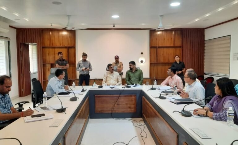 पालकमंत्री शंभूराजे देसाई यांनी घेतला सातारा नगर परिषद प्रकल्पांचा आढावा