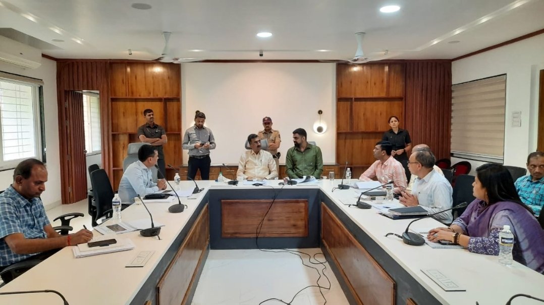 पालकमंत्री शंभूराजे देसाई यांनी घेतला सातारा नगर परिषद प्रकल्पांचा आढावा