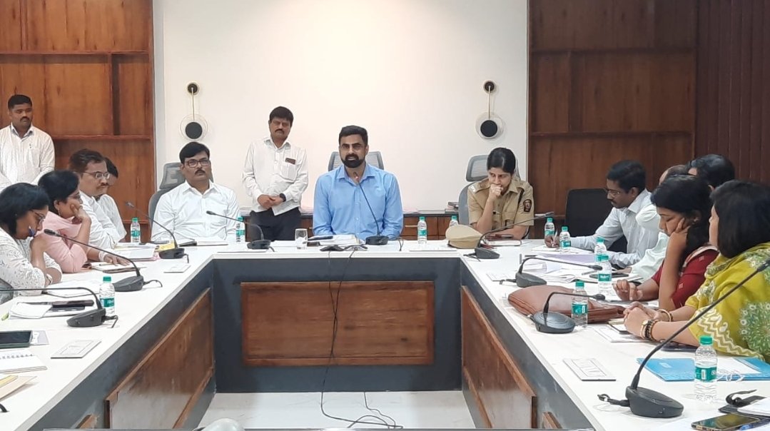 लोकसभा निवडणूका पारदर्शक व निर्भय वातावरणात होण्यासाठी सर्व विभागांनी समन्वयाने काम करावे – जिल्हाधिकारी जितेंद्र डुडी