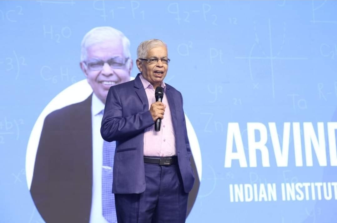 राष्ट्रीय बाल वैज्ञानिक प्रदर्शनात वैज्ञानिक डॉ. अरविंद नातू यांचे व्याख्यान संपन्न