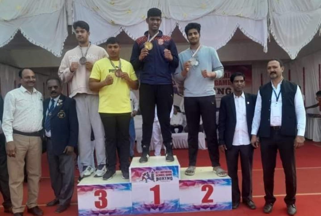 लाल बहादूर शास्त्री महाविद्यालयातील खेळाडूंनी शालेय राष्ट्रीय बॉक्सिंग स्पर्धेमध्ये दोन सुवर्ण पदके मिळवून घडविला इतिहास .