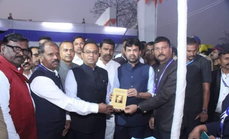 अर्थतज्ज्ञ डॉ. बाबासाहेब आंबेडकरांच्या ‘द प्रॉब्लेम ऑफ रुपी’ या ग्रंथ प्रदर्शनास अभुतपूर्व प्रतिसाद