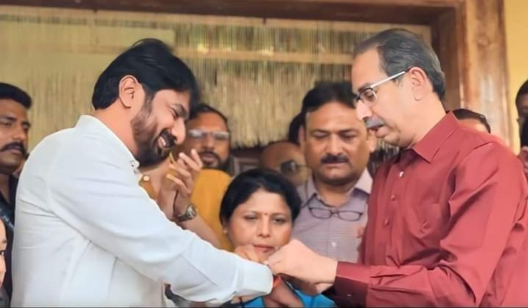 सुप्रसिद्ध अभिनेते किरण माने यांनी शिवबंधन बांधून शिवसेनेत केला प्रवेश.