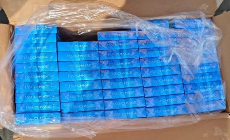 महसूल गुप्तचर संचालनालय – मुंबई विभागीय युनिटने न्हावा शेवा बंदरातून 10.08 कोटी रुपयांच्या परदेशी सिगारेटचा कंटेनर पकडला