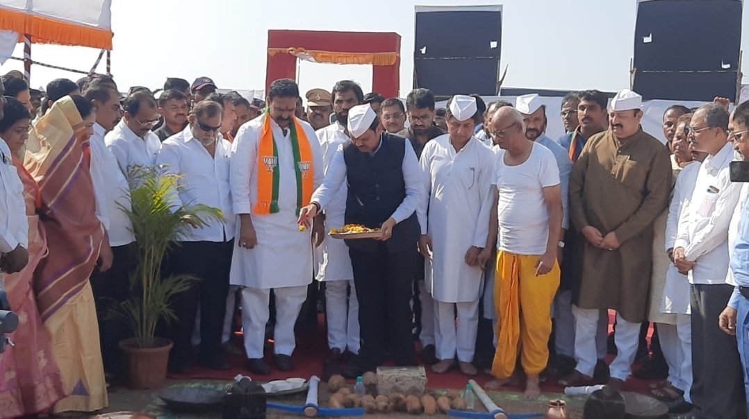 निरा देवघर उजव्या मुख्य कालव्याच्या बंदिस्त नलिका कालव्याचे उपमुख्यमंत्री देवेंद्र फडणवीस यांच्या हस्ते भूमिपूजन