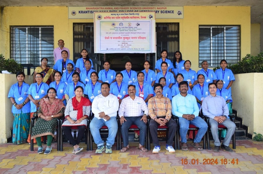 पशुसखींनी शेळी व कुक्कुट पालन प्रशिक्षणाचा उपयोग स्वतःच्या उन्नती व पशुसेवेसाठी करावा – डॉ.अनिल भिकाने
