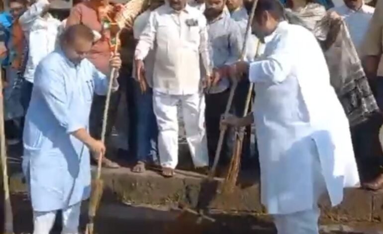 छत्रपती उदयनराजेंकडून वाईच्या गणपती घाटावर स्वच्छता मोहीम