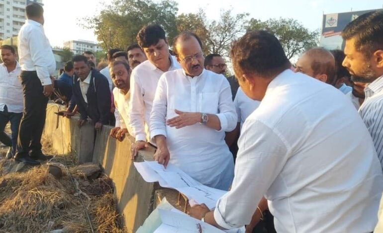 उपमुख्यमंत्री अजित पवार यांच्याकडून कात्रज-कोंढवा रस्त्याच्या कामांची पाहणी