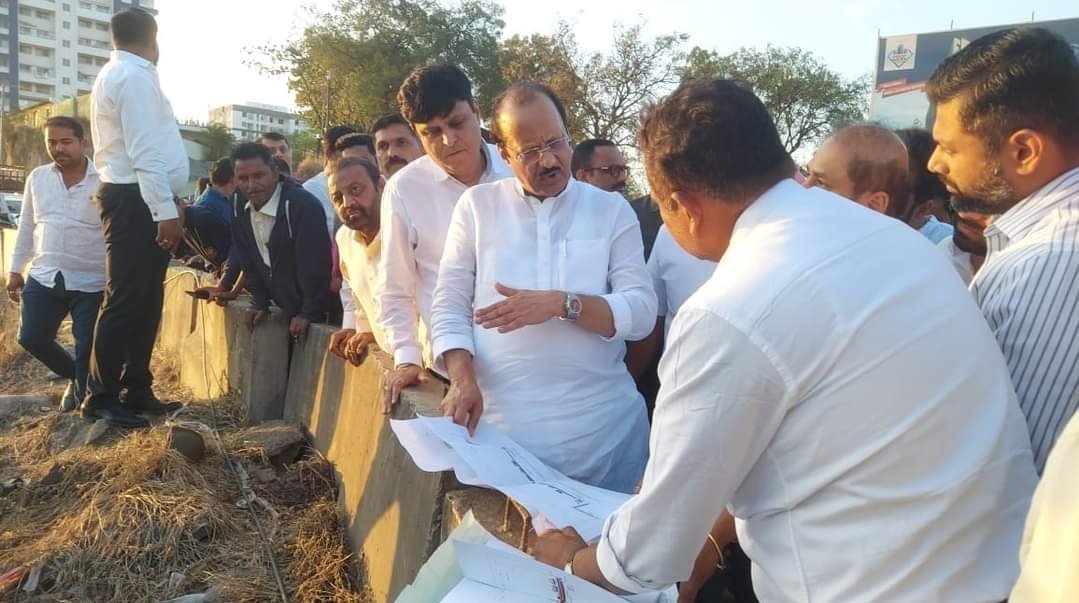 उपमुख्यमंत्री अजित पवार यांच्याकडून कात्रज-कोंढवा रस्त्याच्या कामांची पाहणी