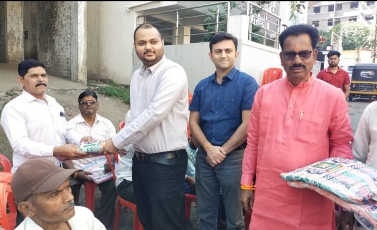 शिवप्रेरणा प्रतिष्ठानच्या वर्धापन दिनानिमित्त सायकल वाटप