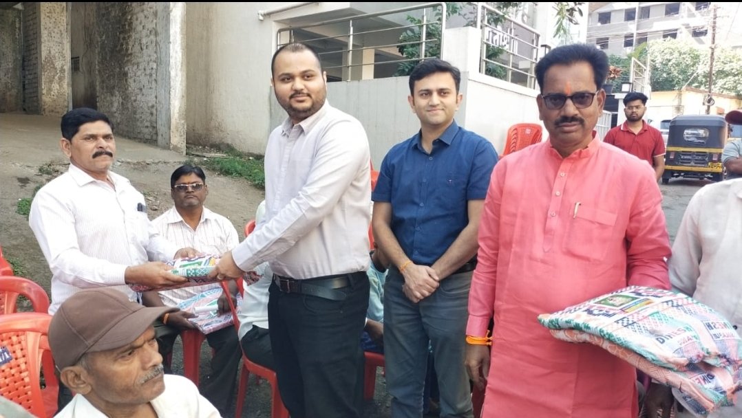 शिवप्रेरणा प्रतिष्ठानच्या वर्धापन दिनानिमित्त सायकल वाटप