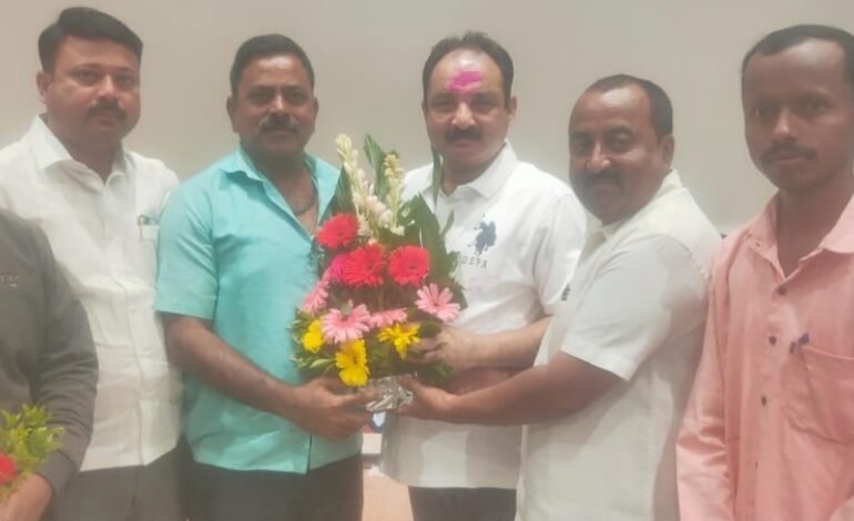 मराठा आरक्षण निर्णयाच्या योगदानाबद्दल आ. मकरंद पाटील यांचा सत्कार