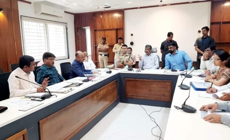 कराड विमानतळाचे विस्तारीकरण व नाईट लँडींगची कामे वर्षभरात पूर्ण करण्यास प्राधान्य – पालकमंत्री शंभुराज देसाई