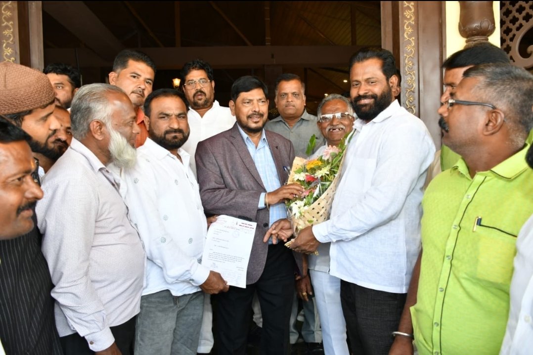 भुईंज येथील मुस्लिम समाज मस्जिद ट्रस्टच्या विकास कामांसाठी भरघोस केंद्रीय निधी देण्याबरोबरच मुस्लिम ट्रस्टला सर्वतोपरी सहकार्य करु – केंद्रीय मंत्री ना. श्री. रामदासजी आठवले