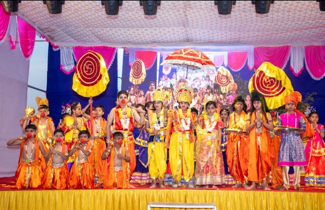 तिरंगाच्या स्नेहसंमेलनात विद्यार्थ्यांनी जिंकली मने मनोवेधक सादरीकरणासह मान्यवरांचे लाभले मार्गदर्शन