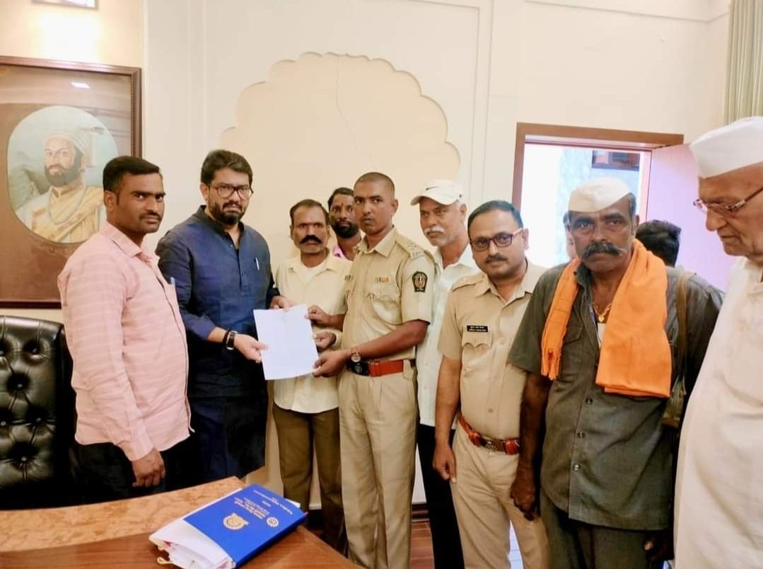 आ.श्रीमंत छ. शिवेंद्रसिंहराजे भोसले यांचेमुळे अस्वलाच्या हल्ल्यातील जखमींना मिळाली १० लाखाची मदत