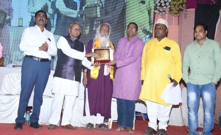 बावधन ता वाई येथील साहित्यिक डॉ जनार्दन पांडुरंग भोसले यांना २०२४ सालचा राज्यस्तरीय साहित्यरत्न लोकशाहीर अण्णा भाऊ साठे साहित्य पुरस्कार प्रदान