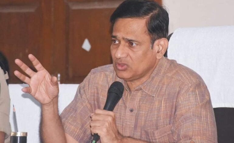 शिवजयंती उत्साहाने साजरी करतानाच शिवभक्तांना सर्व सुविधा पुरविण्याची चोख व्यवस्था करा- जिल्हाधिकारी डॉ. सुहास दिवसे