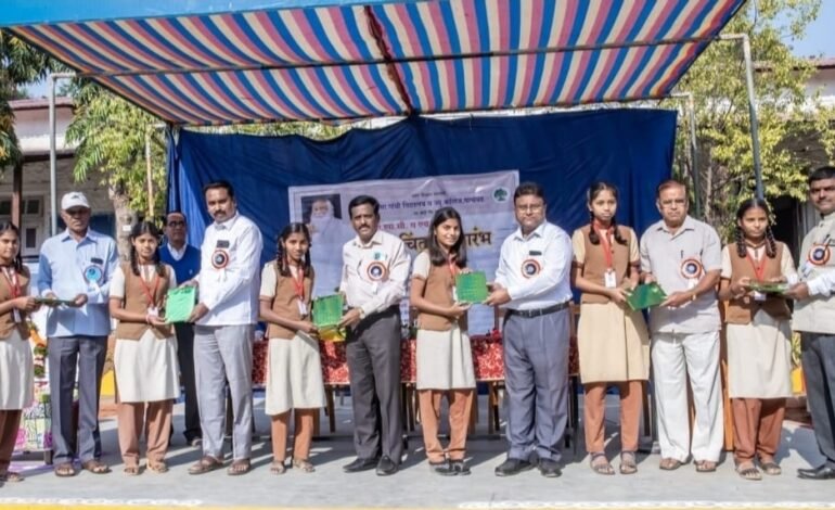 महात्मा गांधी विद्यालय पाचवड येथे एस. एस. सी व एच. एस. सी. विद्यार्थ्यांचा निरोप समारंभ संपन्न