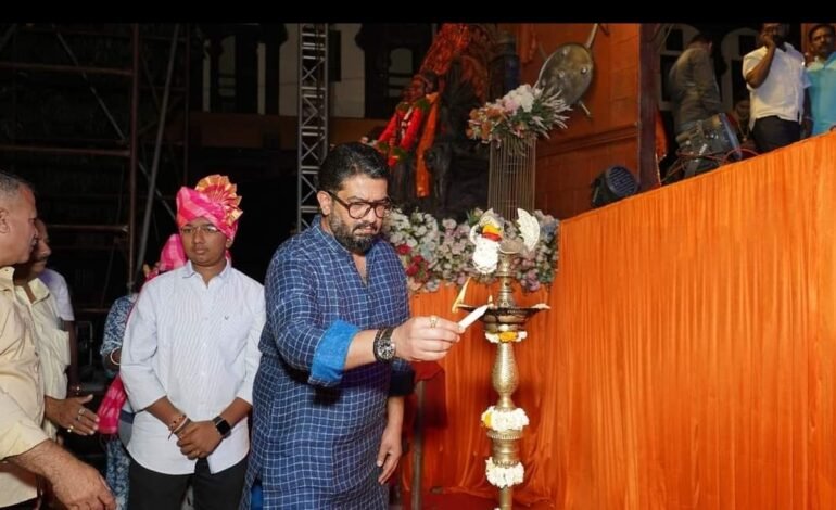 लोकशाहीर विठ्ठल उमप निर्मिती प्रस्तुत, प्रसिद्ध कलाकार नंदेश उमप यांच्या ‘शिव सोहळा’ या ऐतिहासिक कार्यक्रमाने सातारकर रसिकांची मने जिंकली.