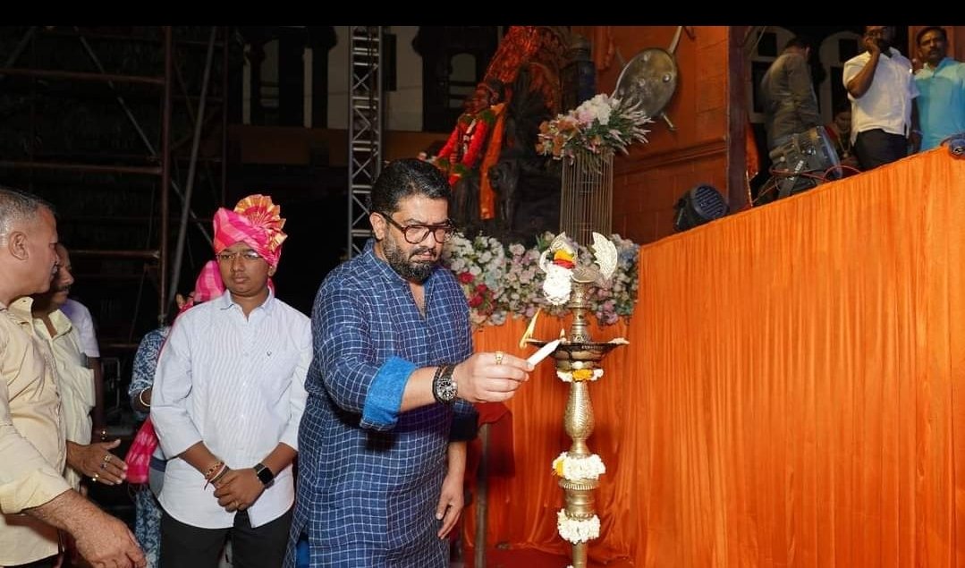 लोकशाहीर विठ्ठल उमप निर्मिती प्रस्तुत, प्रसिद्ध कलाकार नंदेश उमप यांच्या ‘शिव सोहळा’ या ऐतिहासिक कार्यक्रमाने सातारकर रसिकांची मने जिंकली.