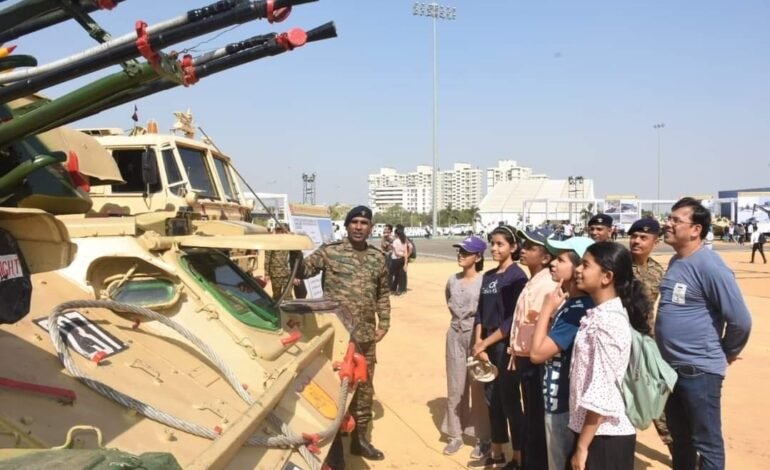 पुण्यात आयोजित ‘डिफेन्स एक्स्पो’ला विद्यार्थी आणि उद्योजकांचा भरभरून प्रतिसाद